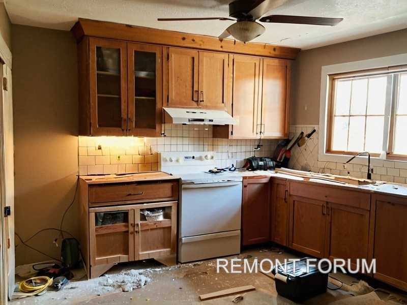 Выбор затирки и клея: требования при отделке в сухой ванной